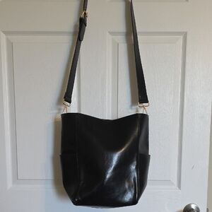 Ah Dorned Sleek Black Shoulder Bag